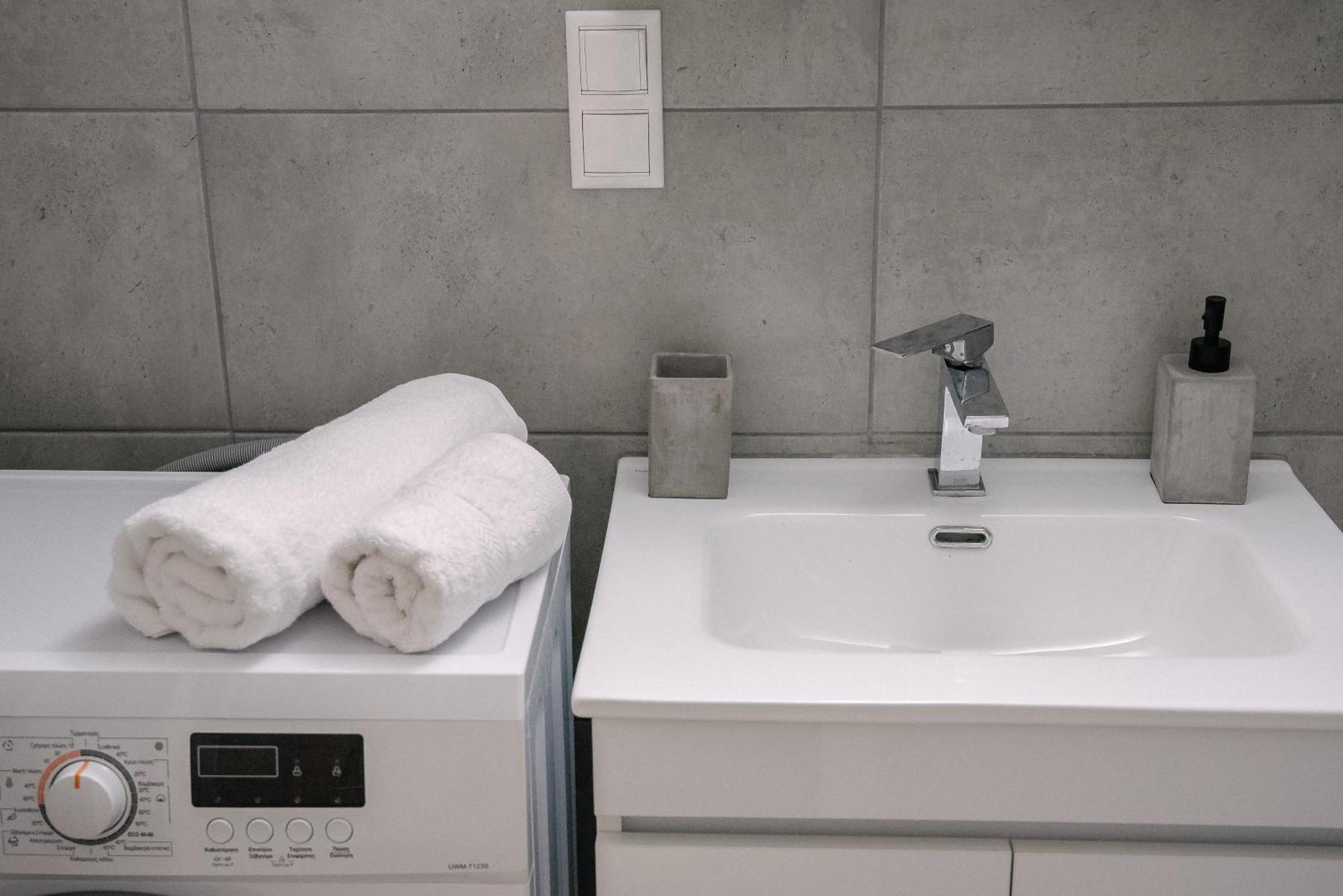 3Cs Athens Ampelokipoi Comfy Flat Ft Patio Airport Direct Day N Night Apartment Exterior photo